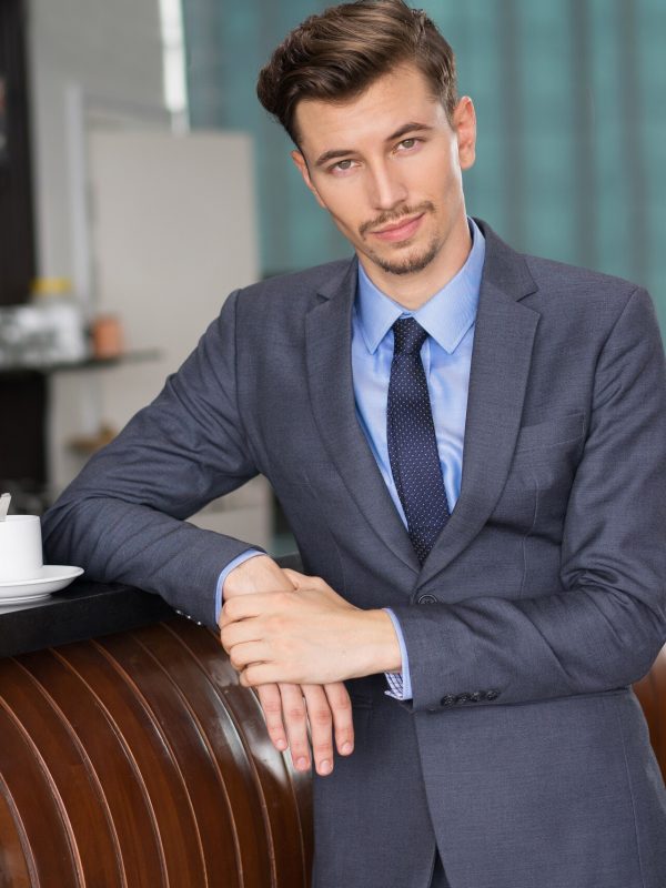 content-handsome-businessman-cafe-counter_1262-1783